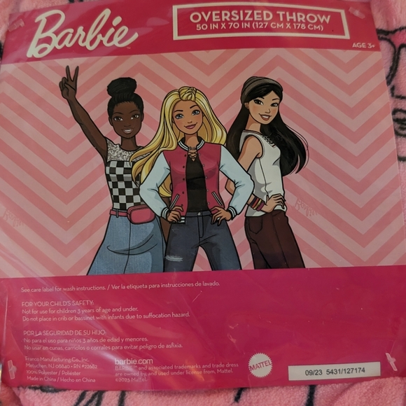 🆕 LAST ONE.....  MATTEL Just In.....Barbie Plush Throw - Picture 3 of 5